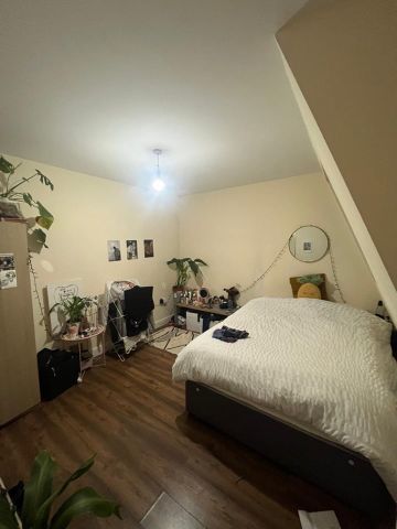 1 Bed Flat, Durnsford Road, SW19 - Photo 2