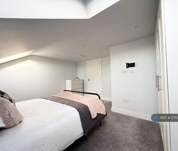 1 bedroom in a house share to rent - Photo 2