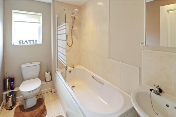 3 bedroom end of terrace house to rent - Photo 1