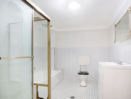 Two-Bedroom Apartment in Well-Maintained Complex - Photo 4