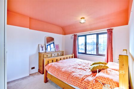 3 bedroom house to rent Springfield Park Road, CM2 - Photo 3