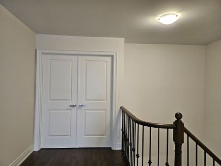 For Lease - 22 Watershed Gate Unit# upper, East Gwillimbury, Ontario - Photo 4