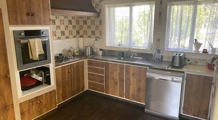 3 Bedroom Family Home - Photo 2