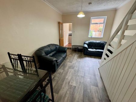 2 bedroom terraced house to rent - Photo 5