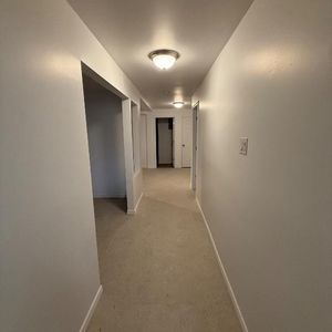 4 1/2 à louer très grand entièrement rénové - Photo 2