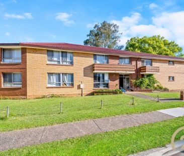 Ground Floor 2 Bedroom, Newly Renovated Unit! - Photo 4