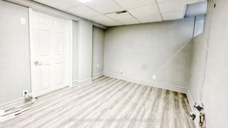 32 Castor Crescent #Lower , - Photo 2