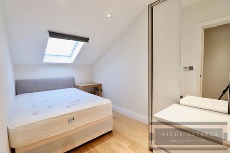4 bedroom mews to rent - Photo 4