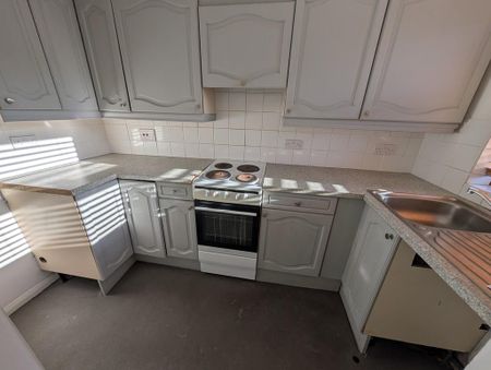 1 bedroom ground floor flat to rent - Photo 3