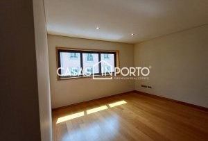 T1 Junto á Faculdade de Belas Artes