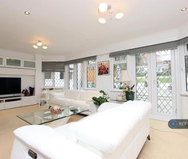 5 bedroom detached house to rent - Photo 2