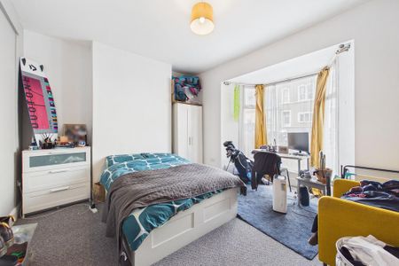 5 bedroom terraced house to rent - Photo 3