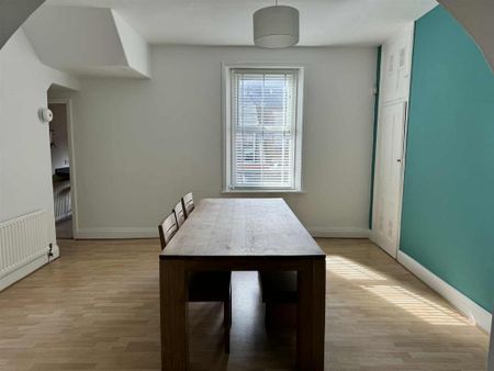 4 bedroom terraced house to rent - Photo 5
