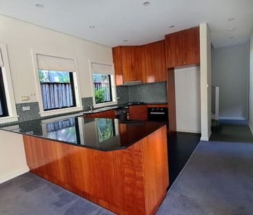 Executive Living - Sensational Townhouse - Photo 5