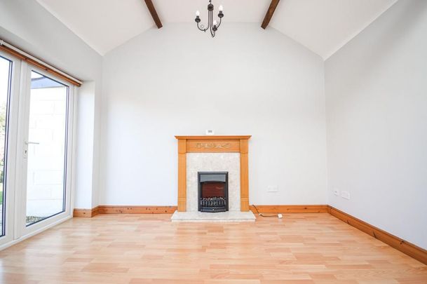2 bedroom detached bungalow to rent - Photo 1