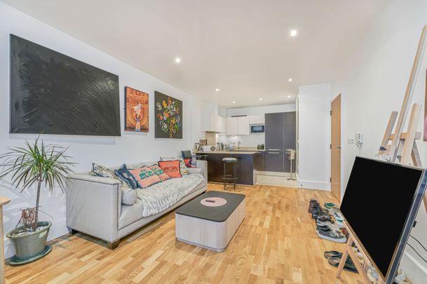 Juniper Drive, London, SW18 - Photo 1