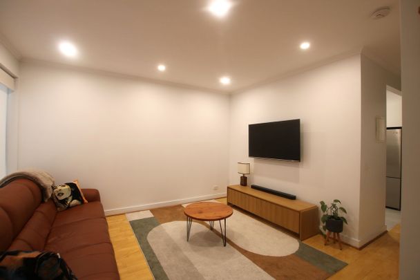 Spacious 2 Bedroom Apartment in the Heart of Carlton - Photo 1
