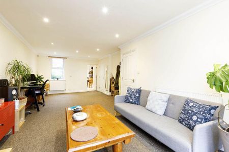 4 bedroom terraced house to rent - Photo 3