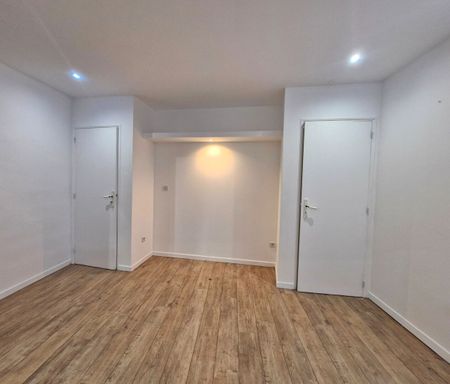 A LOUER APPARTEMENT TERRASSE RARE CENTRE LAPALME - Photo 2