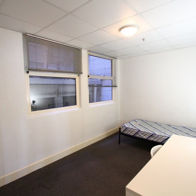 4-bedroom shared unit / apartment, North Terrace - Photo 1