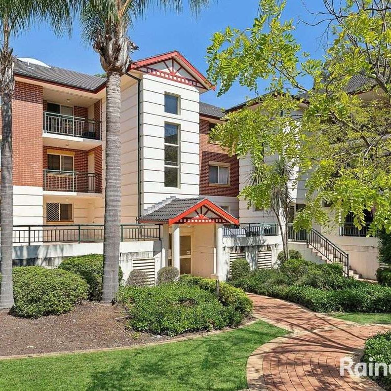 Expansive Courtyard Apartment with Resort-Style Living - Photo 1