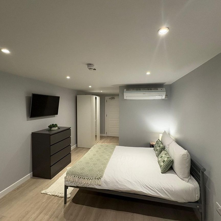 Studio Flat, London Road, CR7 - Photo 1