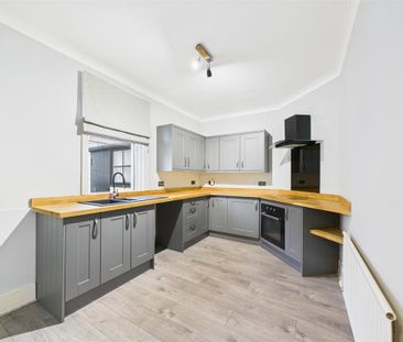 2 bedroom terraced house to rent - Photo 4