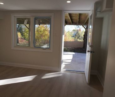 For Lease - 259 Glenway Circle, Newmarket, Ontario - Photo 2