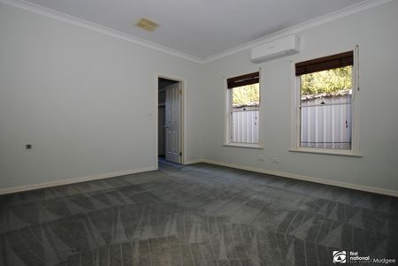 TRANQUIL SOUTH SIDE LIVING - Photo 4