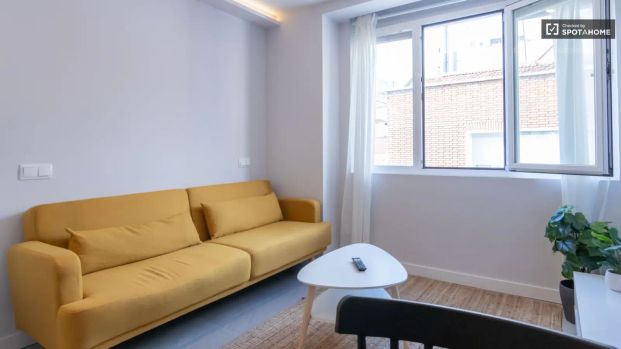 Studio for rent in Cuatro Caminos, all bills included - Photo 1