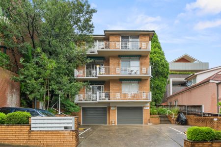 Immaculately Presented Apartment with Parking and Storage - Photo 2