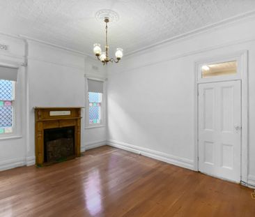 Charming 2-Bedroom Home in the Heart of Leichhardt! - Photo 1