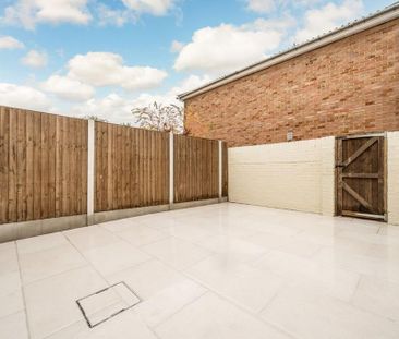 3 bedroom terraced house to rent - Photo 1