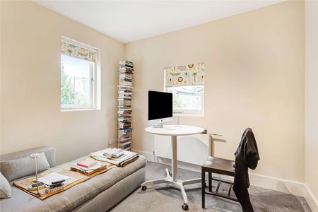 A classy four bedroom family home with excellent entertaining space. - Photo 4