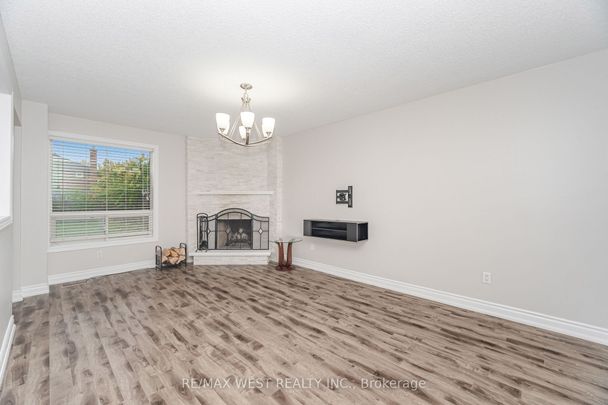 For Lease - 86 Dina Road, Vaughan, Ontario - Photo 1