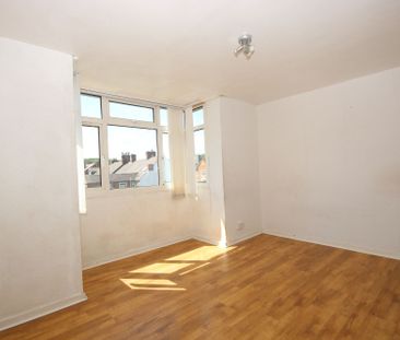 St. Benedicts Close, Atherstone, CV9 - Photo 5