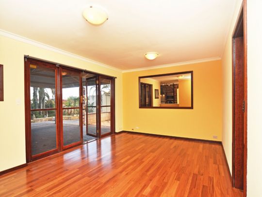 Coastal Lifestyle in Ocean Reef - Photo 1