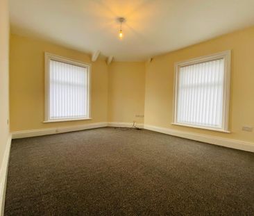 3 bedroom flat to rent - Photo 2