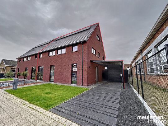 Ruime en halfopen woning met autostaanplaatsen - Foto 1