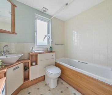 5 bedroom end of terrace house to rent - Photo 4