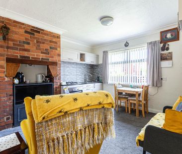 3 bedroom end of terrace house to rent - Photo 2