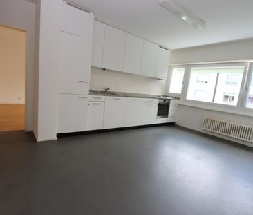 ATTRAKTIVE, GERÄUMIGE 3 ZIMMERWOHNUNG AN GUTER LAGE - Photo 6