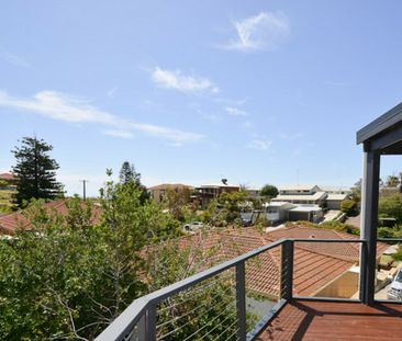 Coastal 2 bedroom, 2 bathroom Home - Photo 5