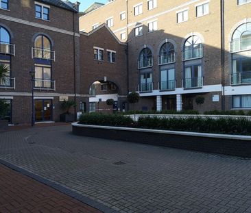 Room in a Shared Flat, Plantation Wharf, SW11 - Photo 2