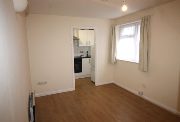 Bevelwood Gardens, High Wycombe - Photo 1