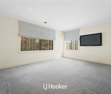 Spacious Family Home with Dual Kitchens & Outdoor Entertaining - Photo 3