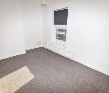 2 bedroom semi-detached house to rent - Photo 5