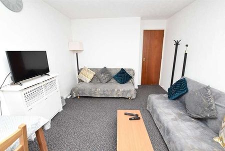 Webbscroft Road, Dagenham, Essex, RM10 - Photo 2