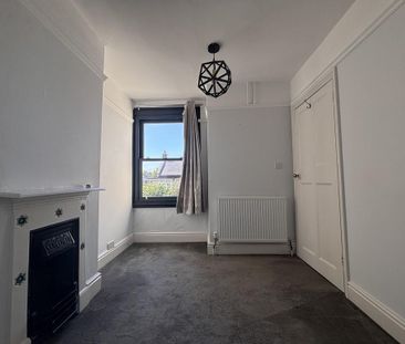 2 bedroom end of terrace house to rent - Photo 3