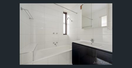 Two-Bedroom, Two-Bathroom Apartment - Photo 4